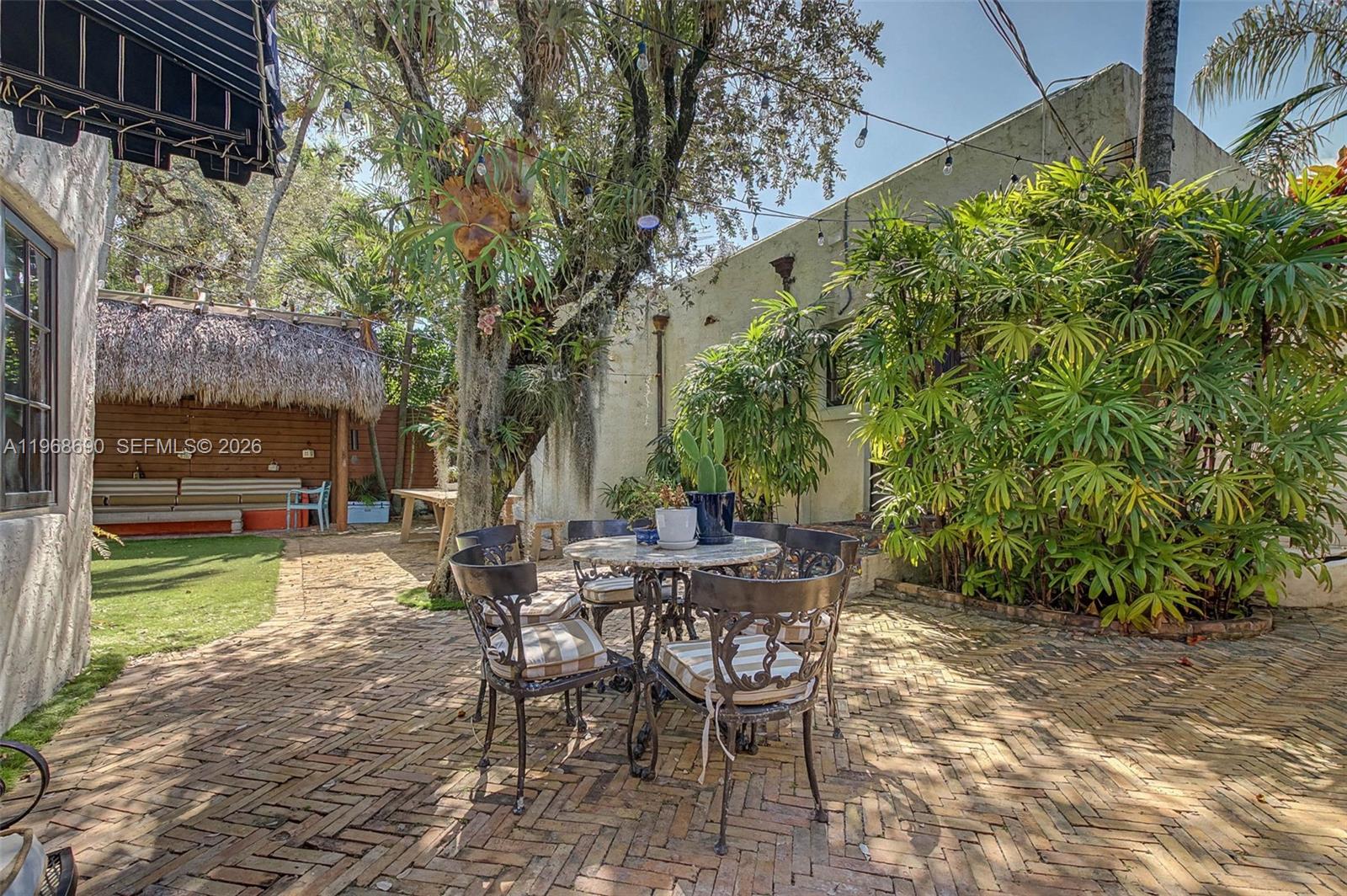 3233 Crystal Ct Miami, FL 33133