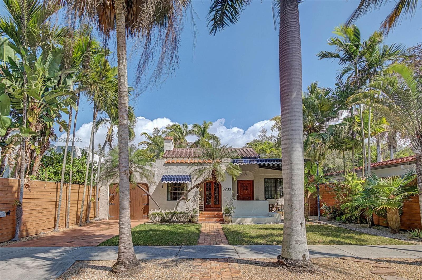 3233 Crystal Ct Miami, FL 33133