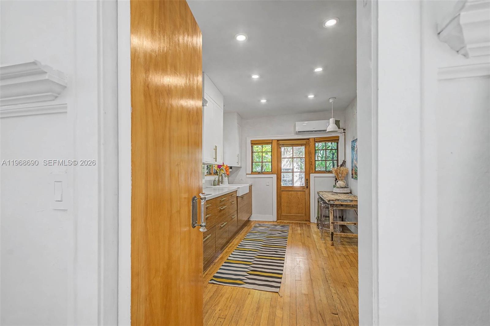 3233 Crystal Ct Miami, FL 33133