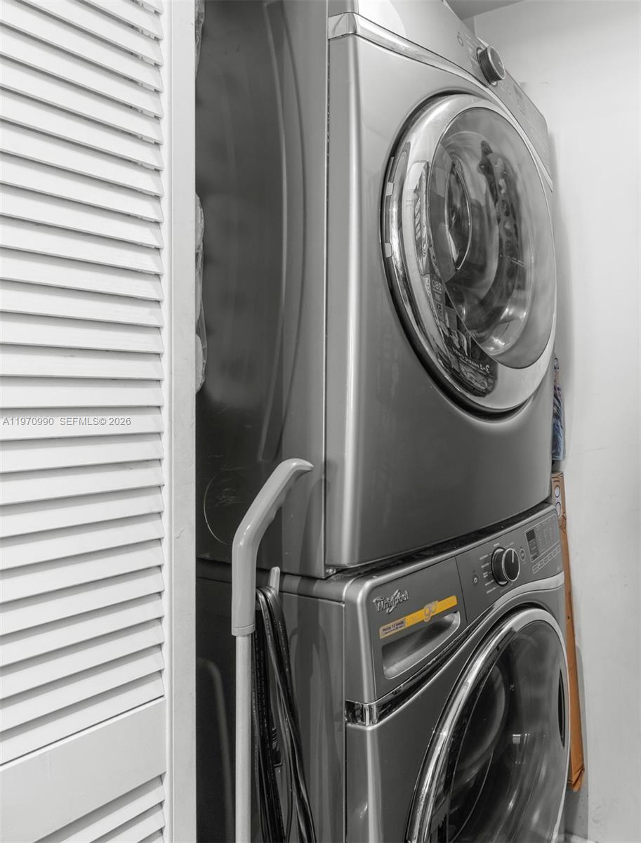 image Vizcayne South20