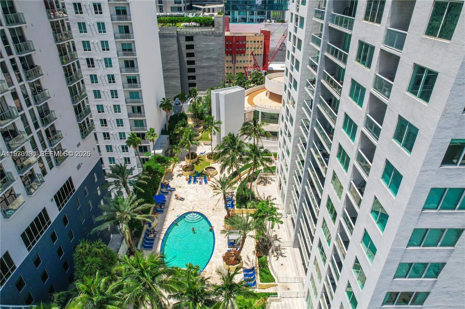 image Vizcayne South36