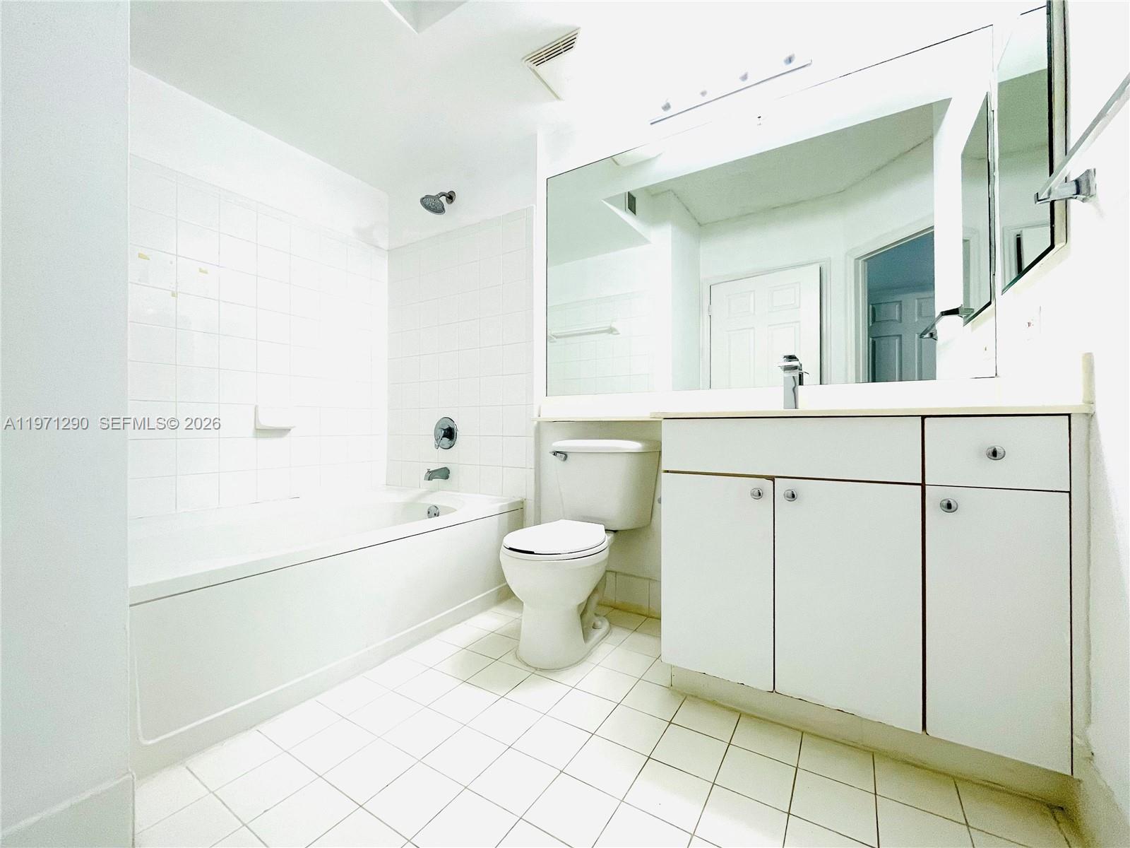 image Porto Bellagio Condo14