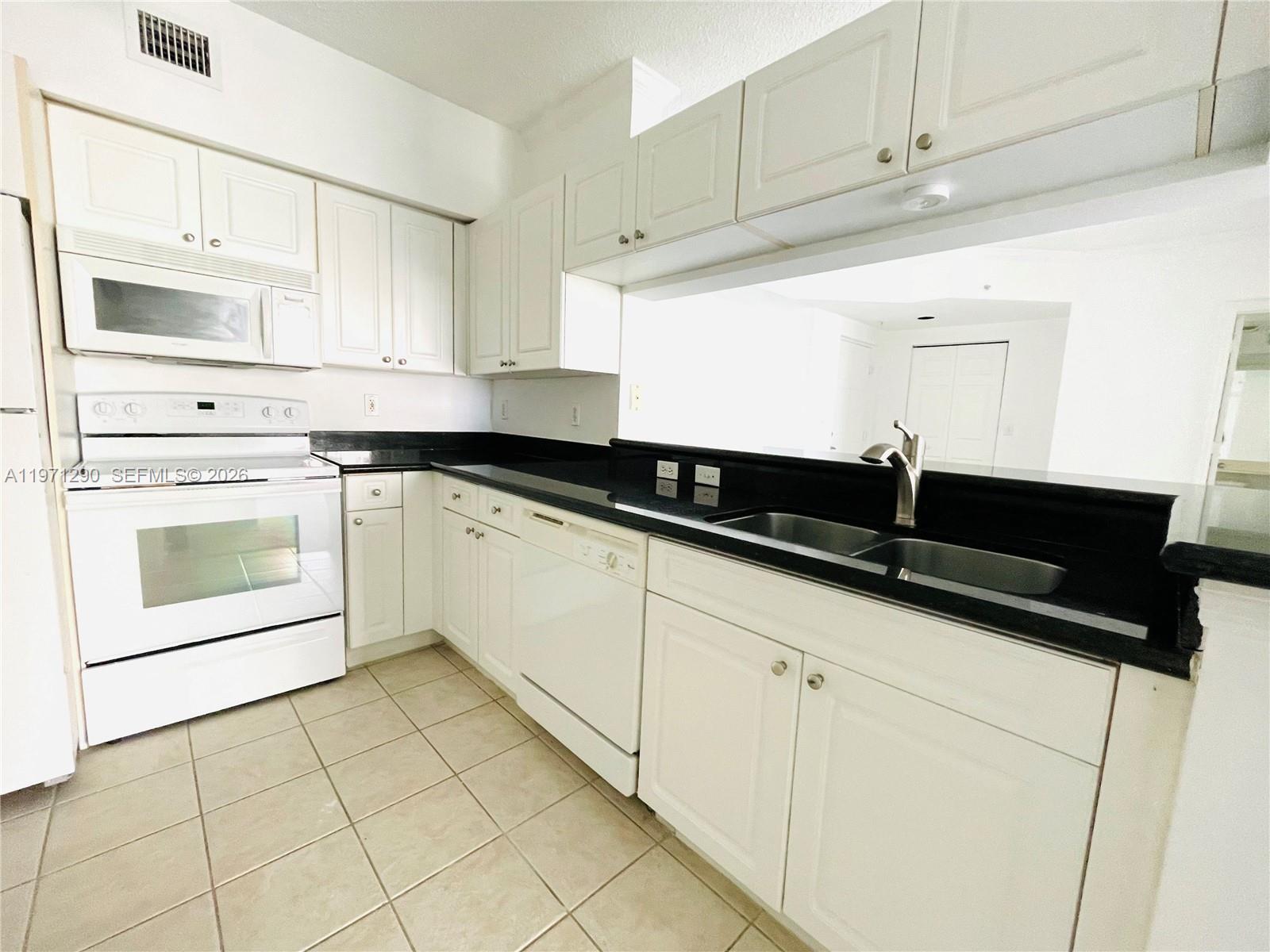 image Porto Bellagio Condo4