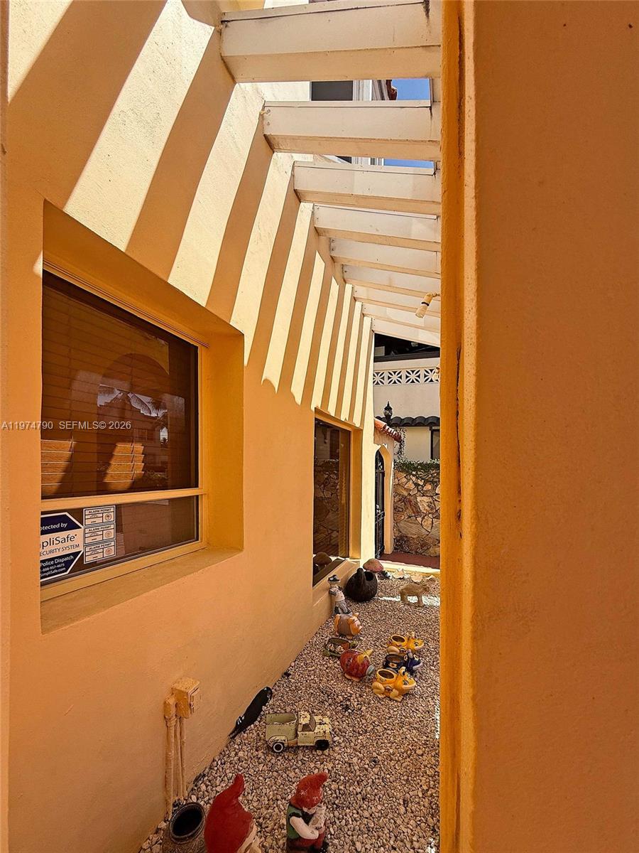 1727 SW 11th Ter Miami, FL 33135