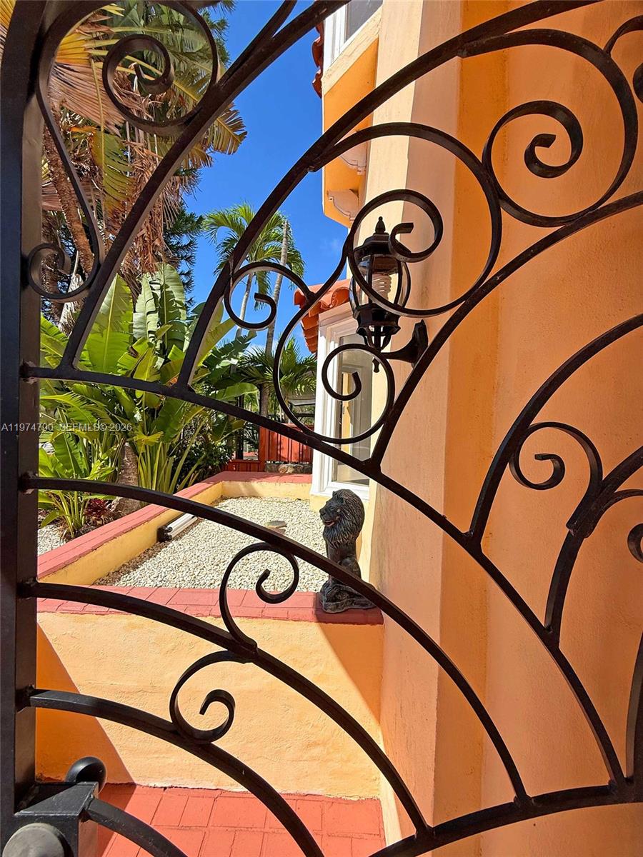 1727 SW 11th Ter Miami, FL 33135