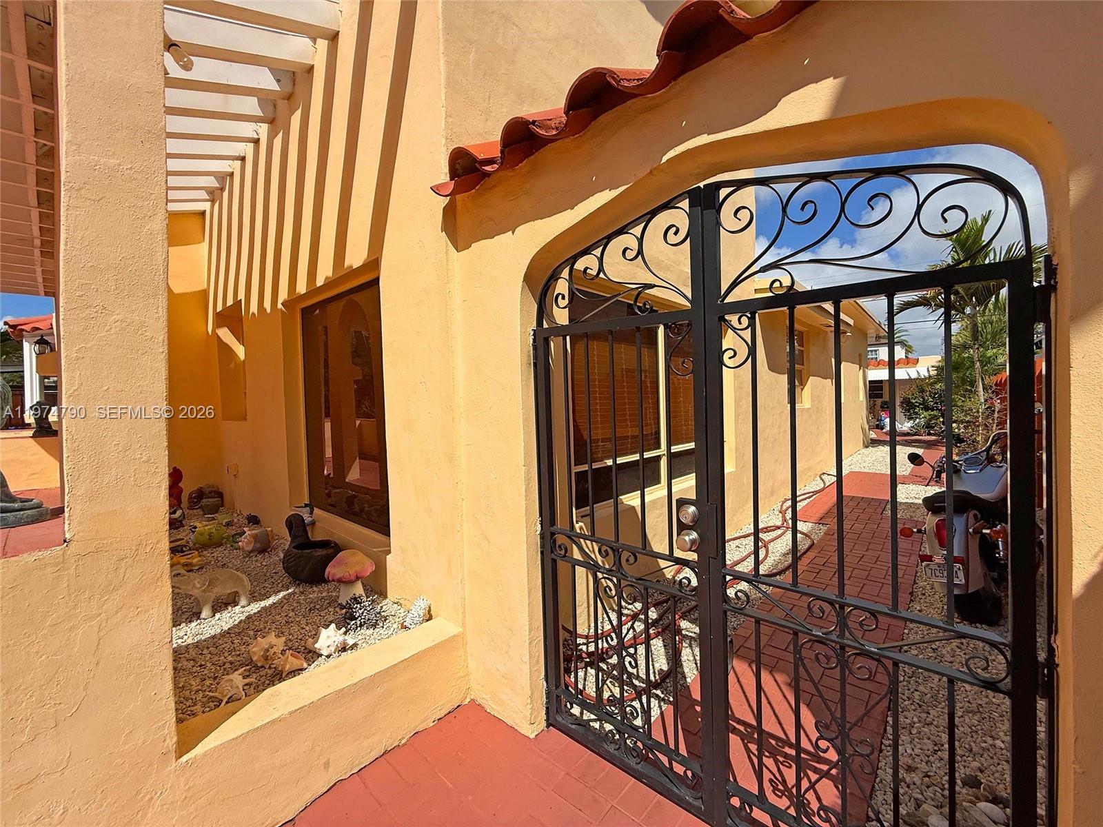 1727 SW 11th Ter Miami, FL 33135