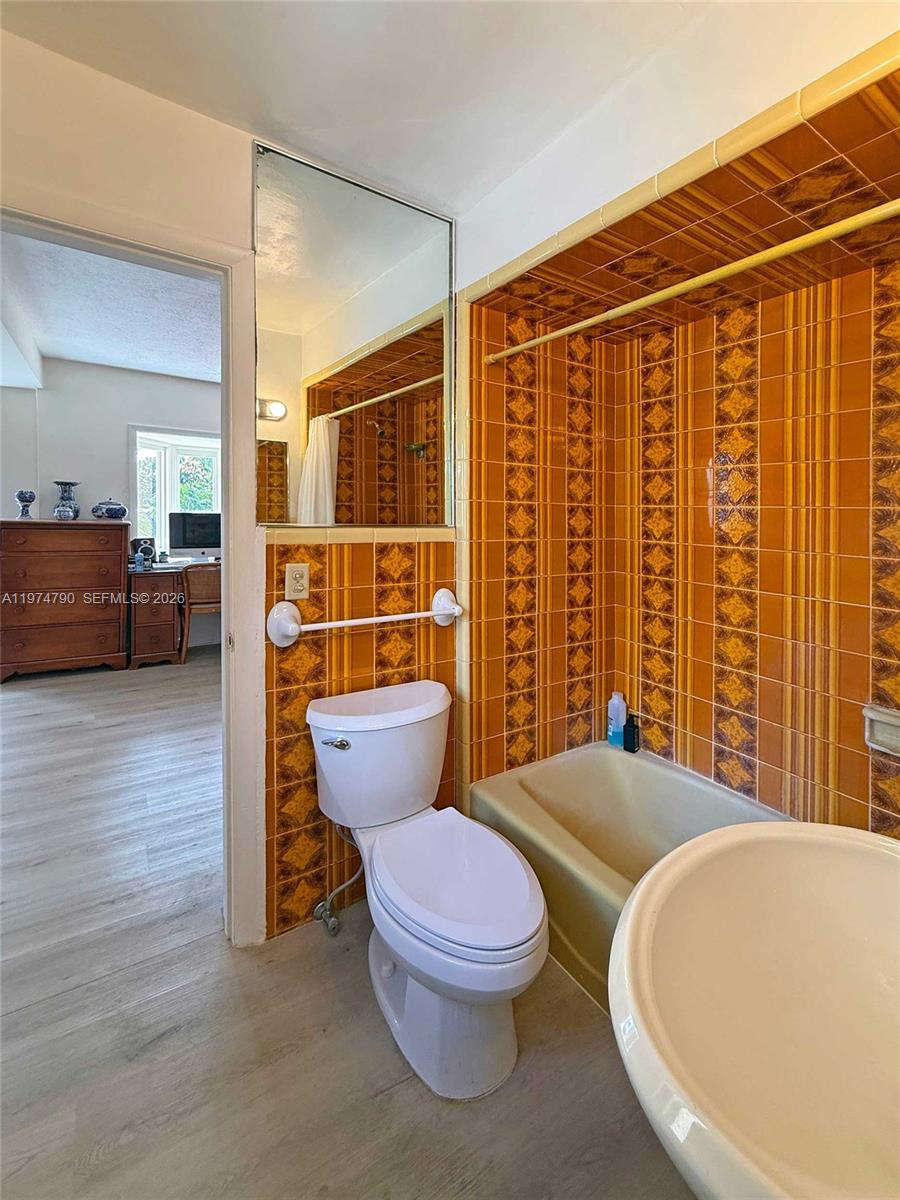 1727 SW 11th Ter Miami, FL 33135