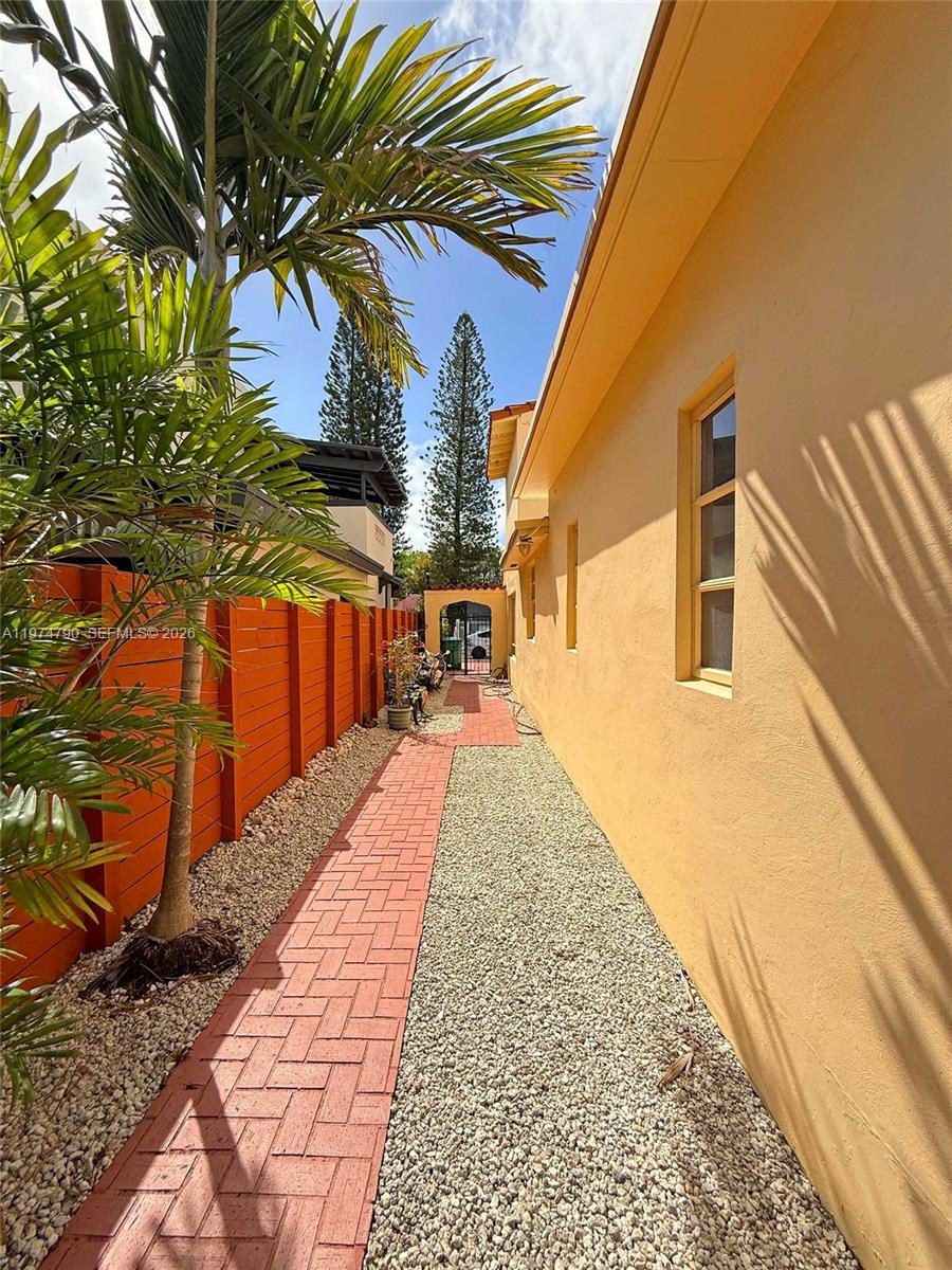 1727 SW 11th Ter Miami, FL 33135