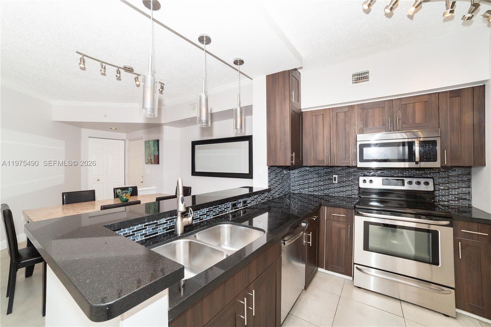 image Porto Bellagio Condo1