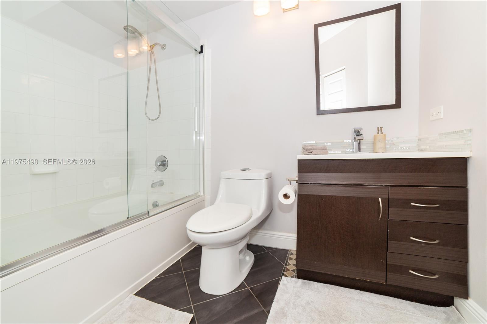 image Porto Bellagio Condo24