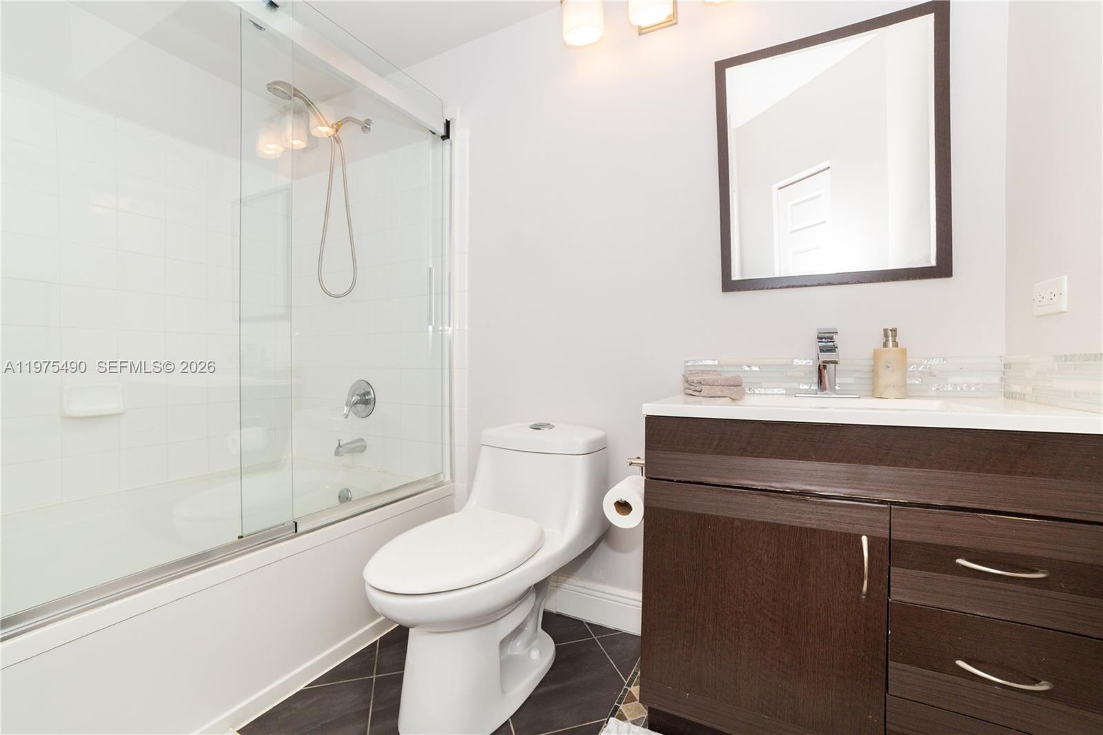 image Porto Bellagio Condo25