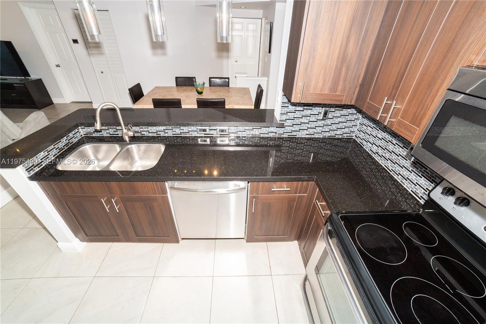 image Porto Bellagio Condo4