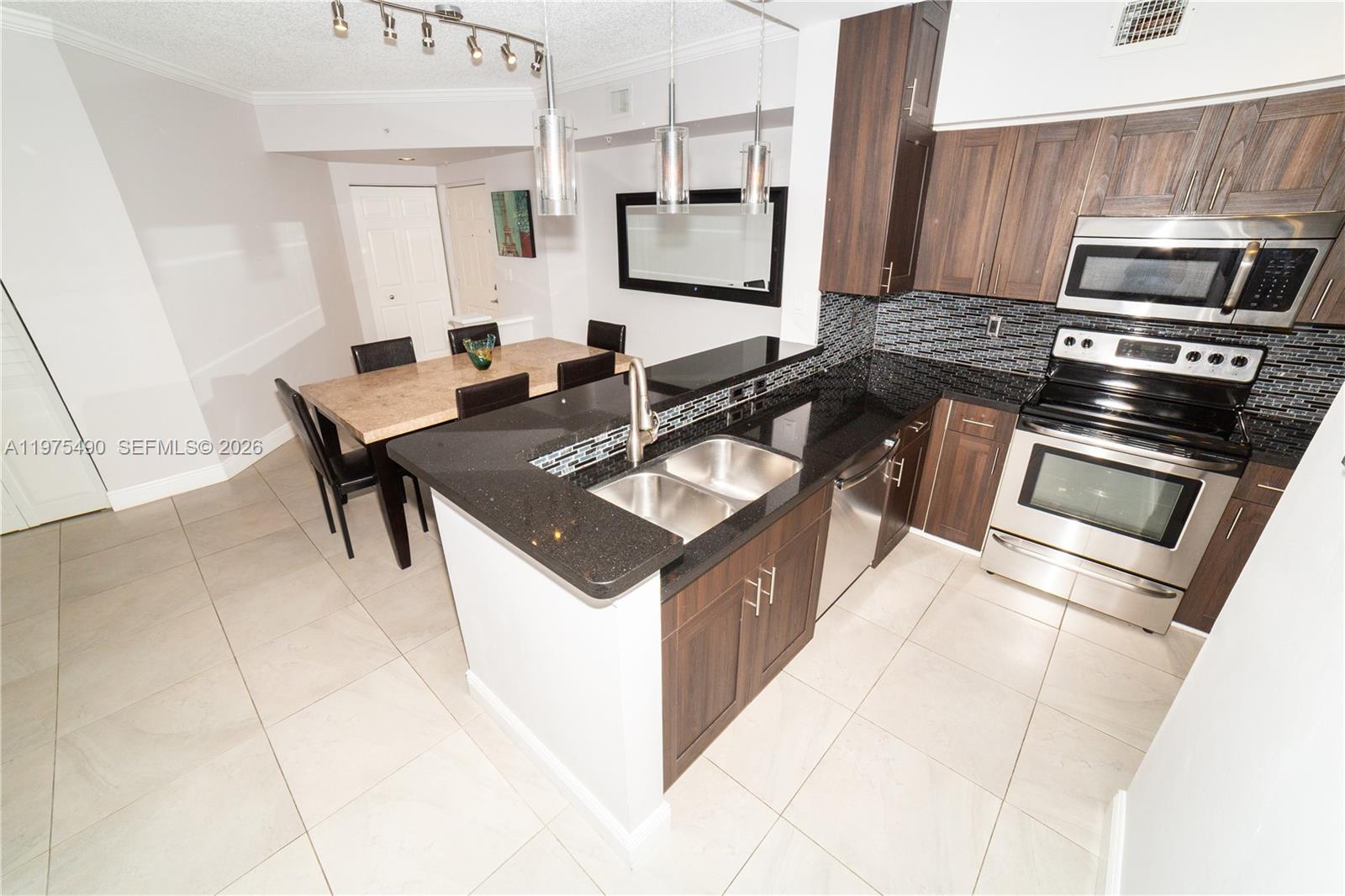 image Porto Bellagio Condo5