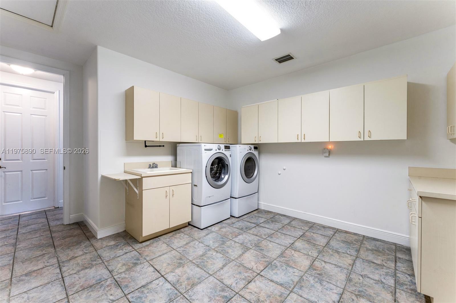 7280 SW 100th St Pinecrest, FL 33156