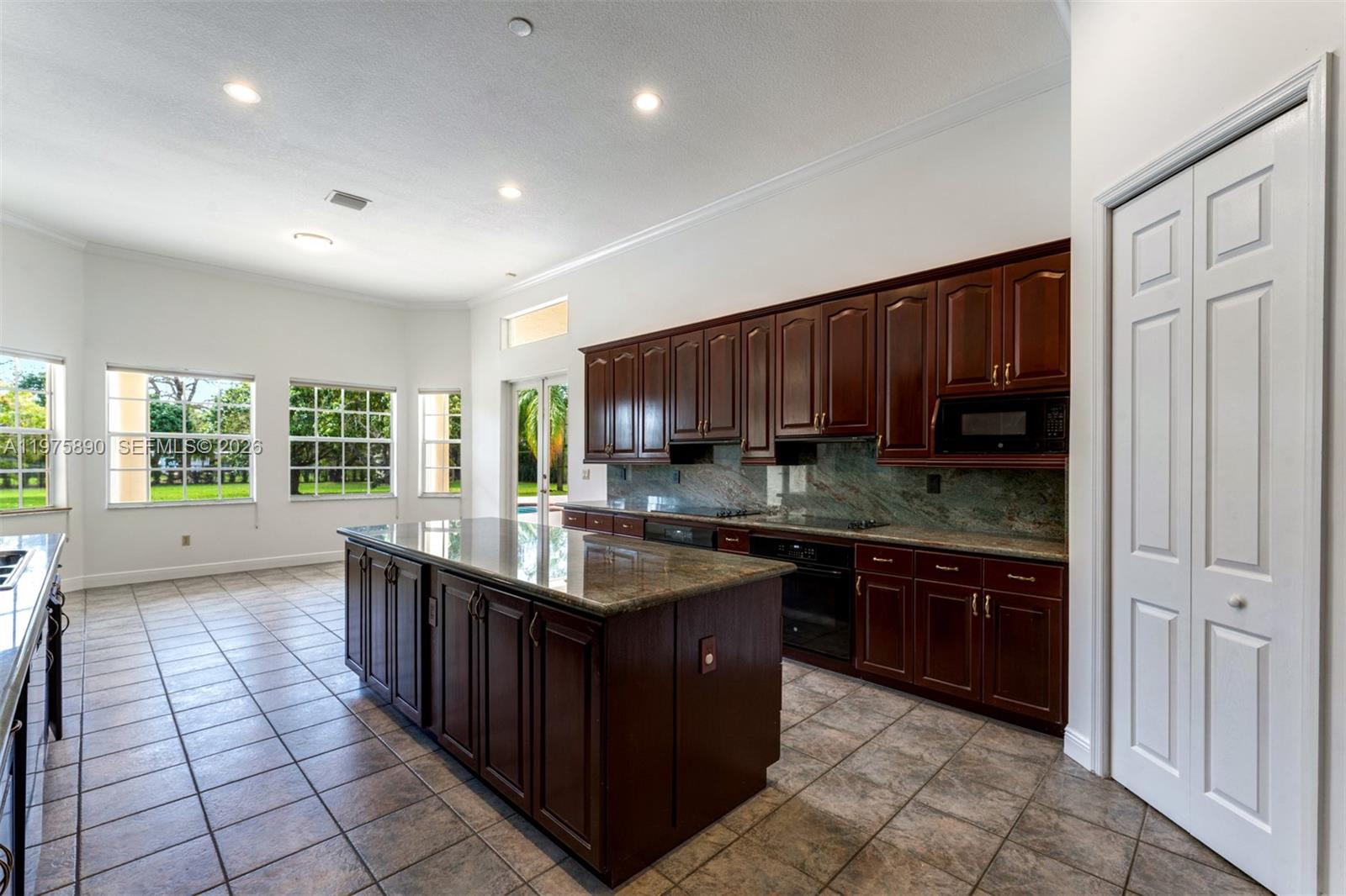 7280 SW 100th St Pinecrest, FL 33156