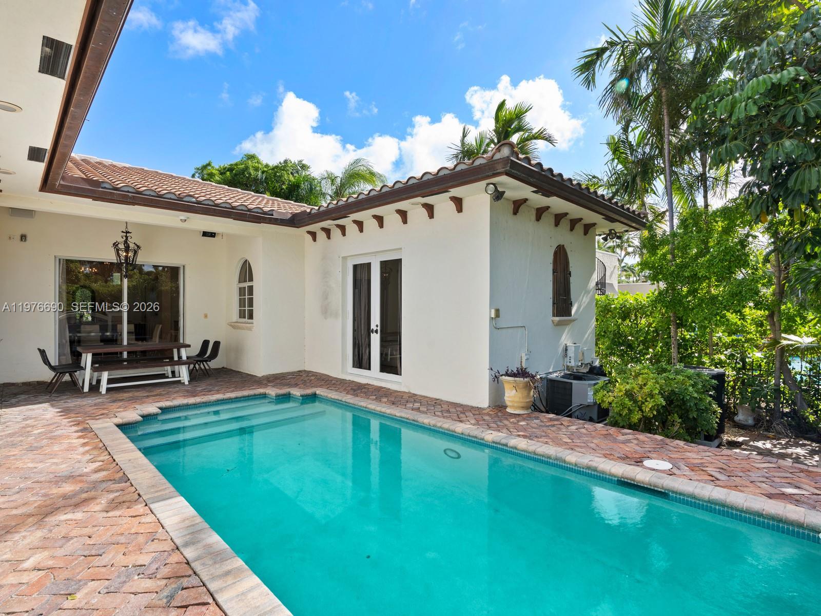 1223 Jackson St Hollywood, FL 33019