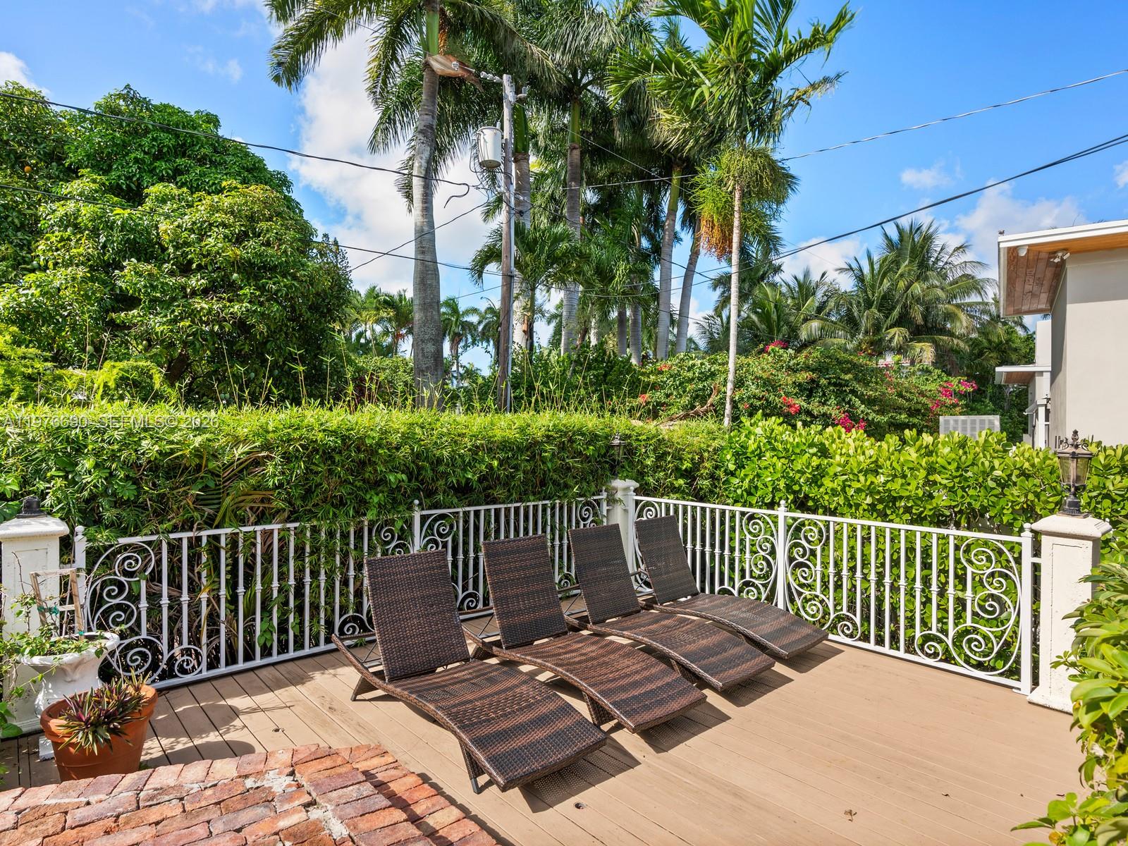 1223 Jackson St Hollywood, FL 33019