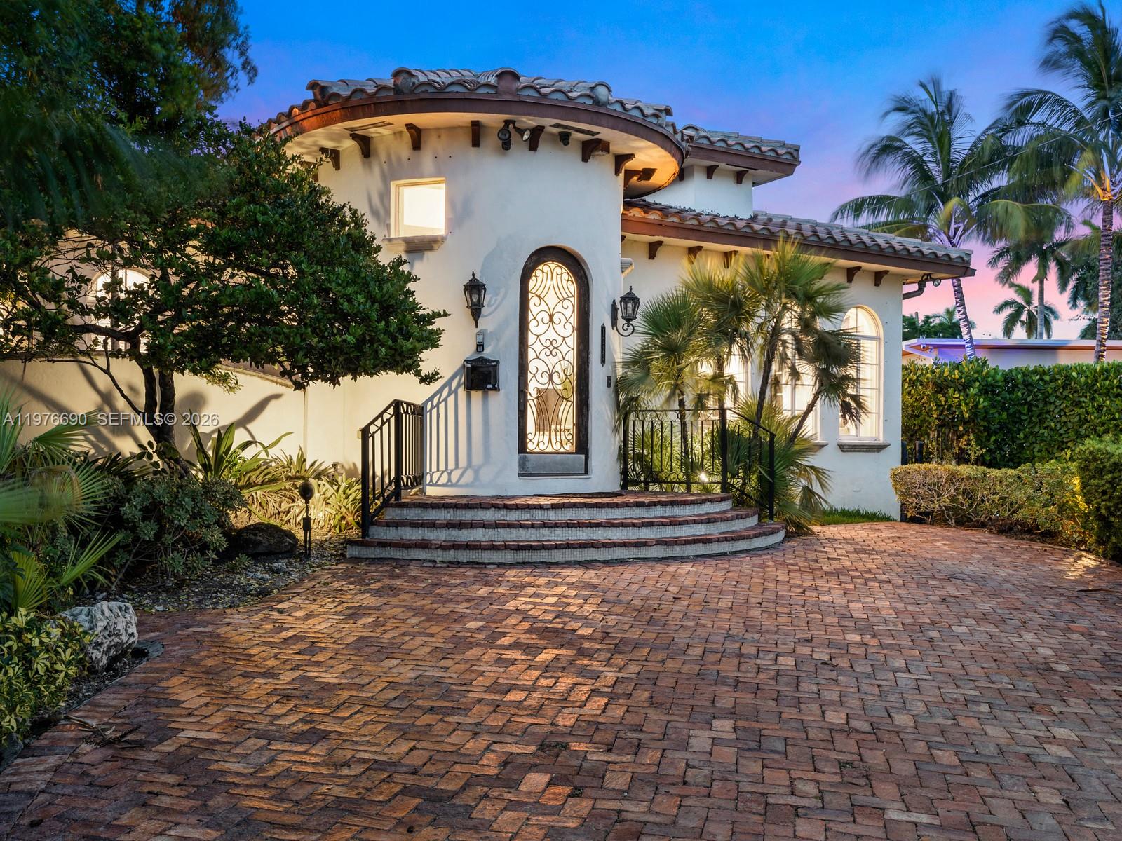 1223 Jackson St Hollywood, FL 33019