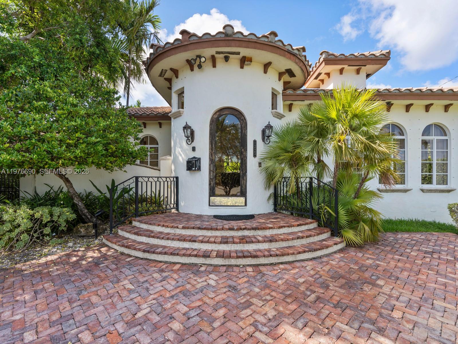 1223 Jackson St Hollywood, FL 33019