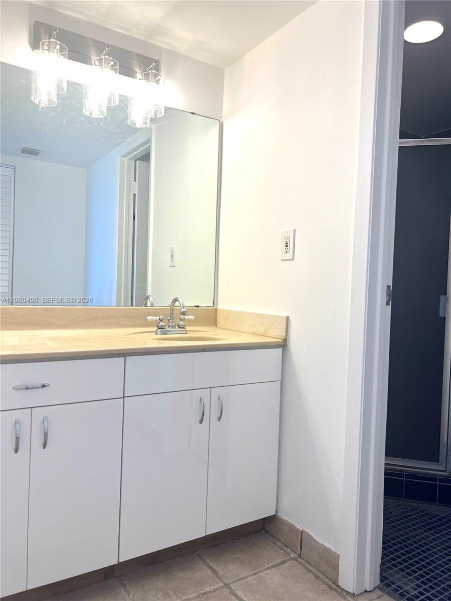 3475 N Country Clb Dr #716 Aventura, FL 33180