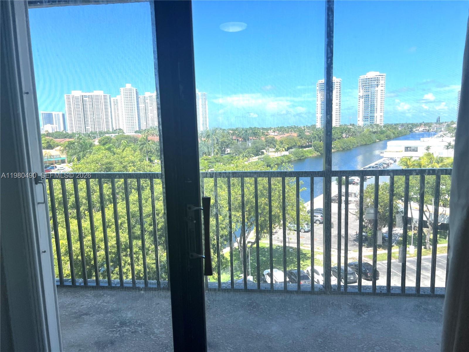 3475 N Country Clb Dr #716 Aventura, FL 33180