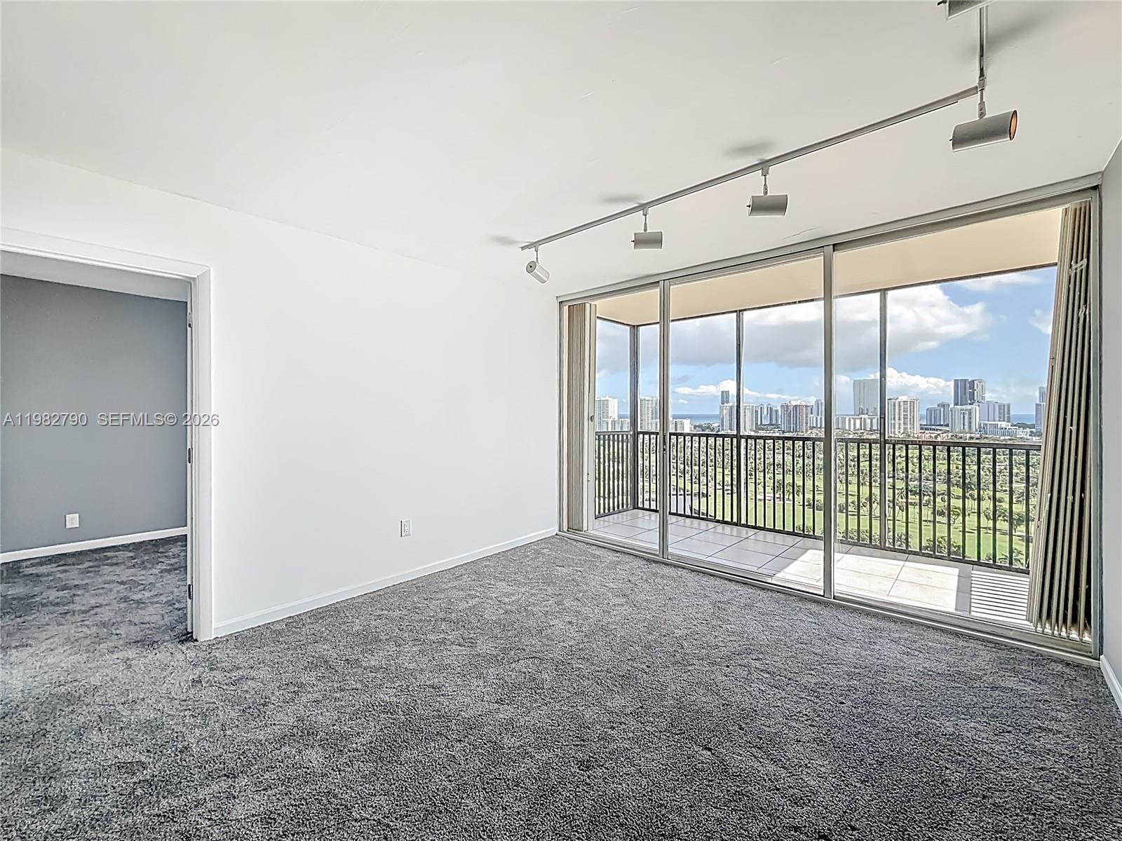 20301 W Country Clb Dr #2428 Aventura, FL 33180