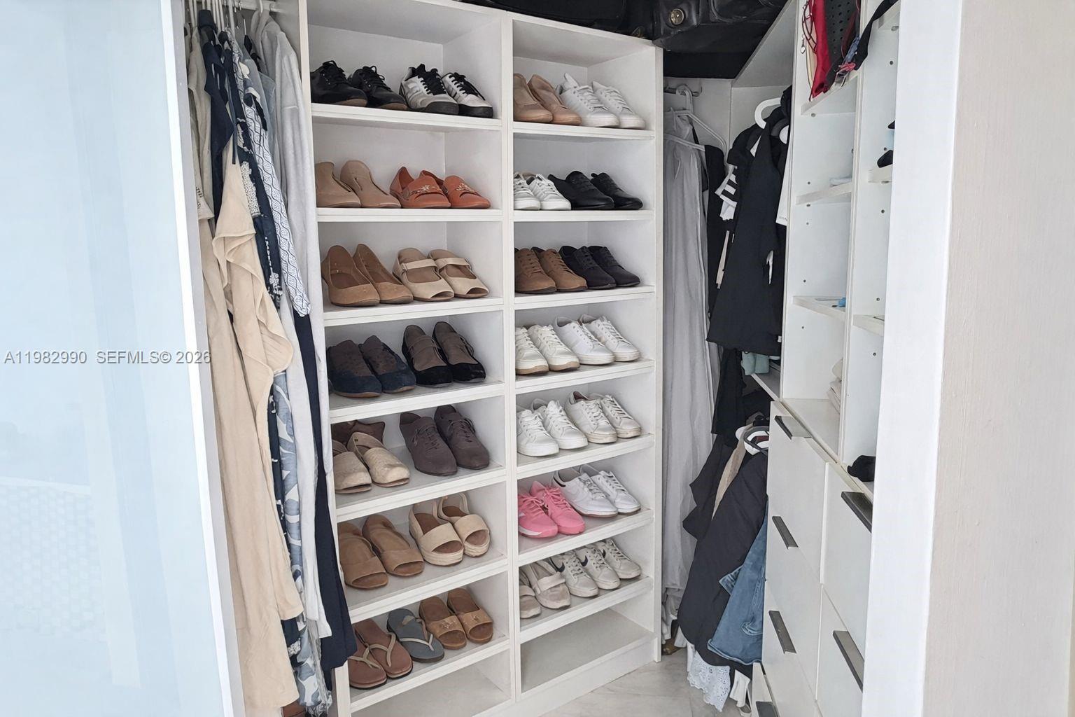 701 Brickell Key Dr #1611 Miami, FL 33131