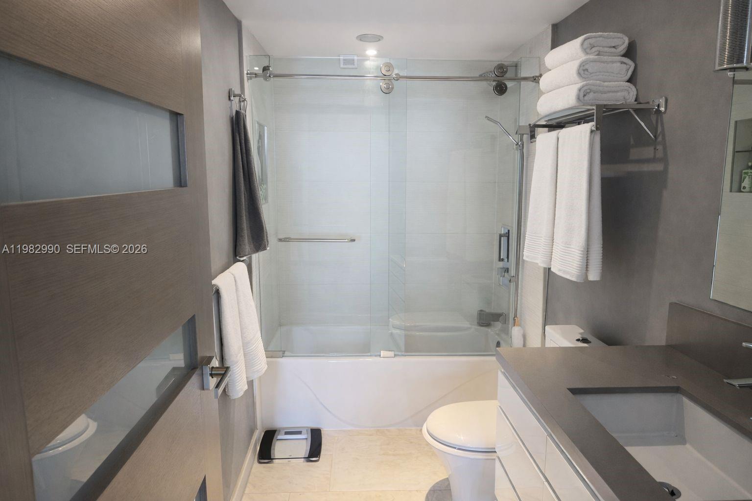 701 Brickell Key Dr #1611 Miami, FL 33131