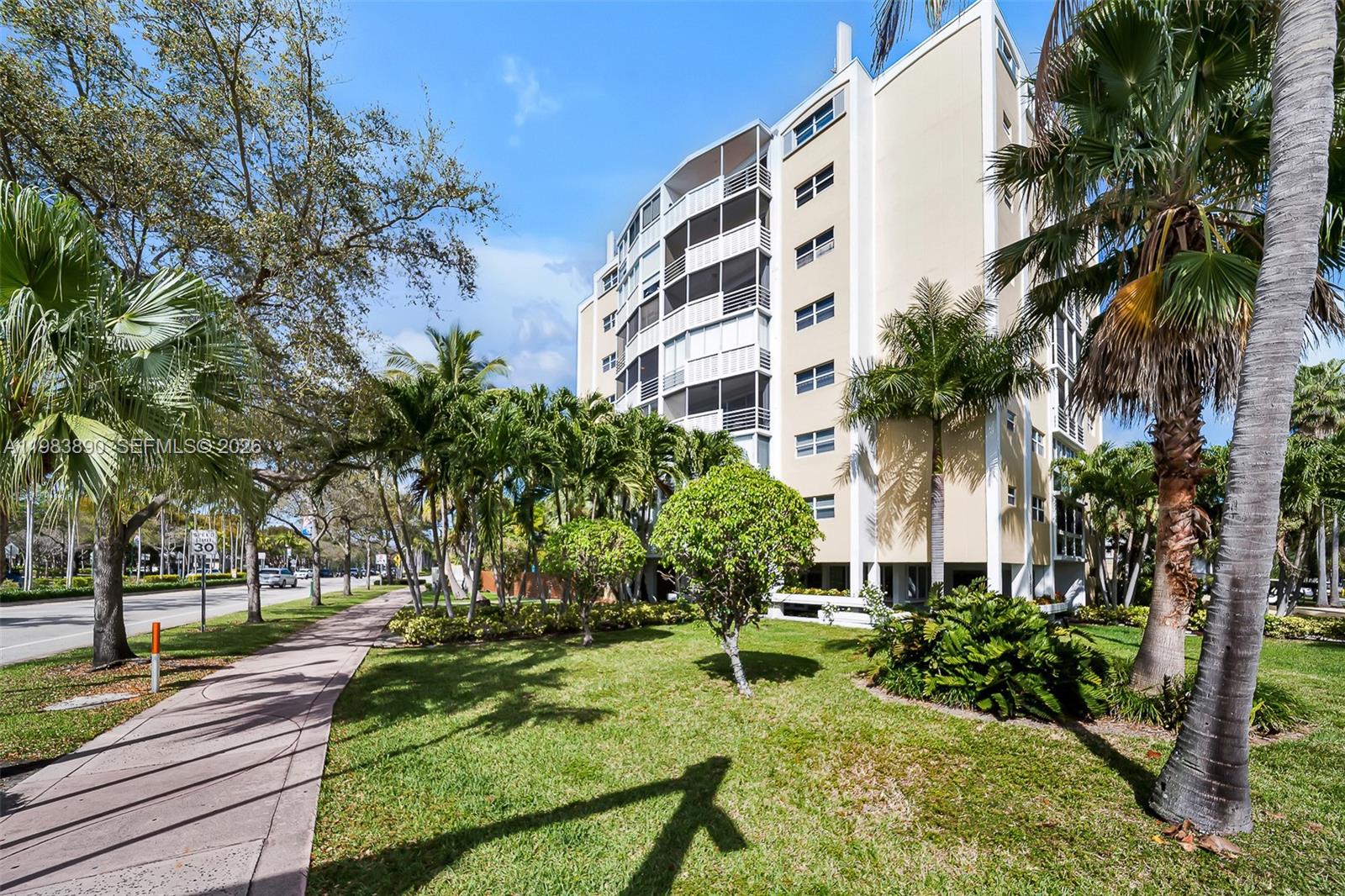 555 Crandon Blvd #53 Key Biscayne, FL 33149