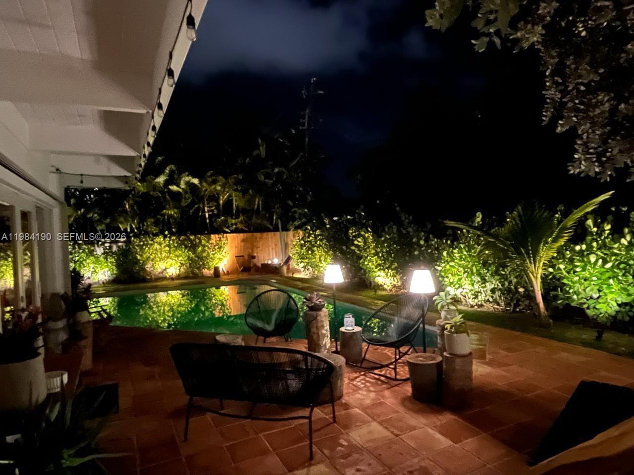 240 Greenwood Dr #240 Key Biscayne, FL 33149