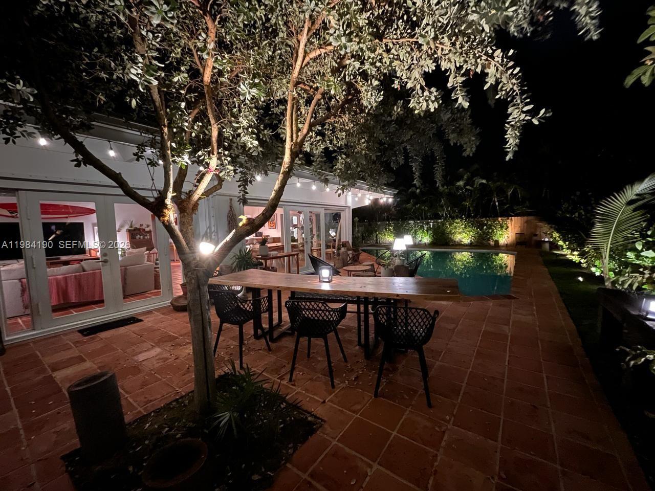 240 Greenwood Dr #240 Key Biscayne, FL 33149