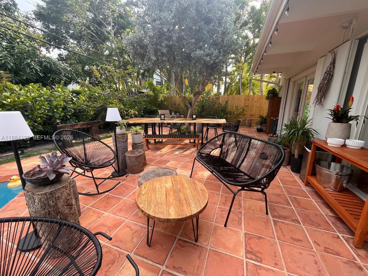 240 Greenwood Dr #240 Key Biscayne, FL 33149