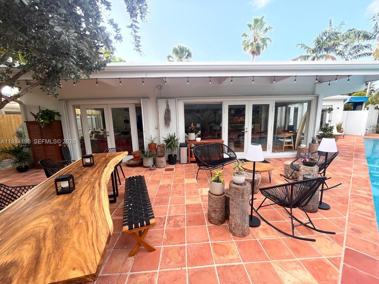 240 Greenwood Dr #240 Key Biscayne, FL 33149