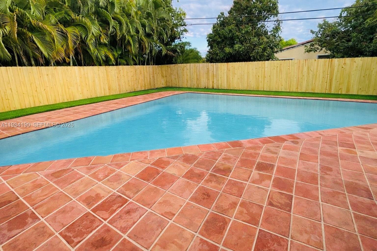 240 Greenwood Dr #240 Key Biscayne, FL 33149