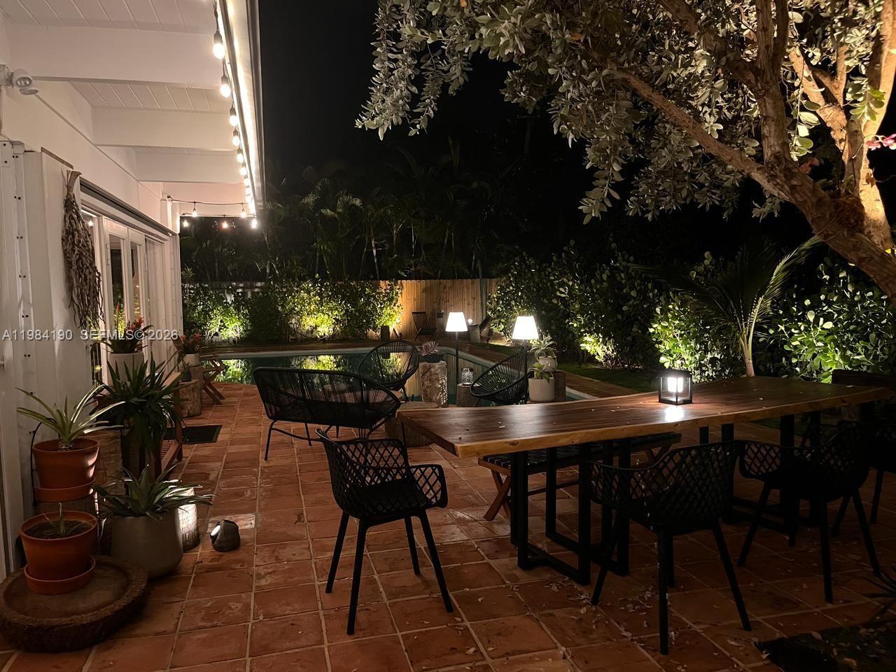 240 Greenwood Dr #240 Key Biscayne, FL 33149