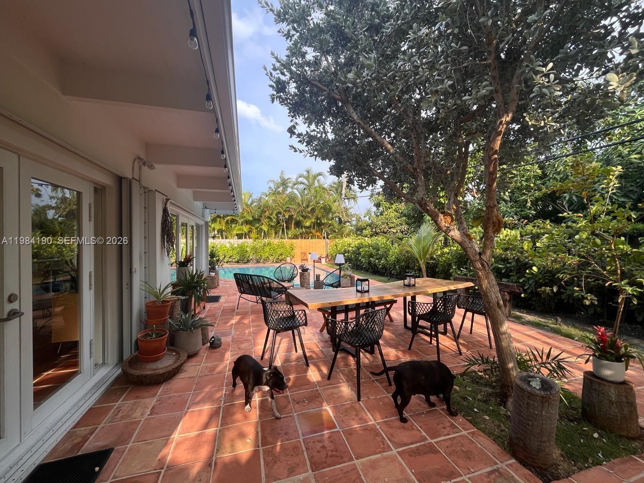 240 Greenwood Dr #240 Key Biscayne, FL 33149