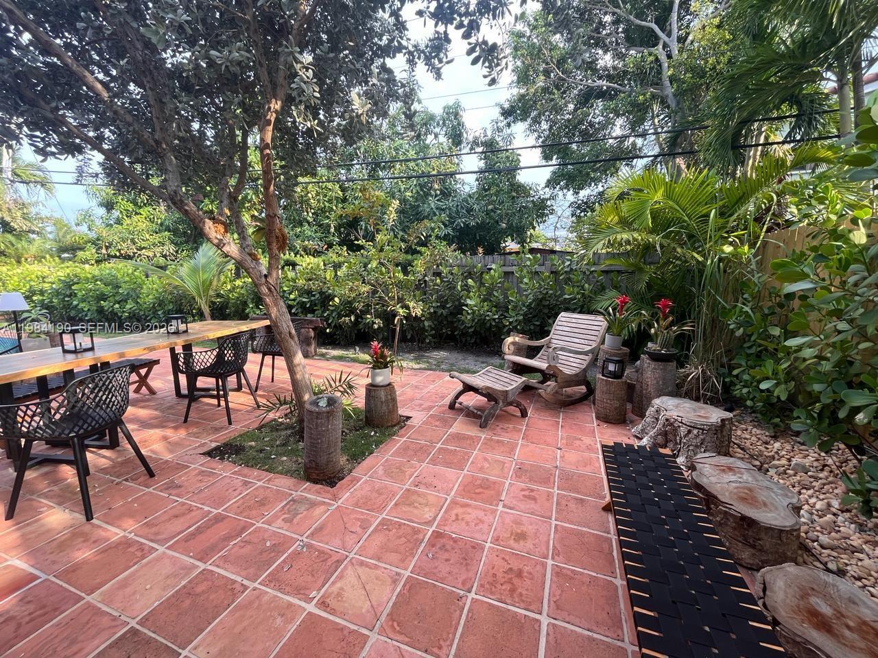 240 Greenwood Dr #240 Key Biscayne, FL 33149