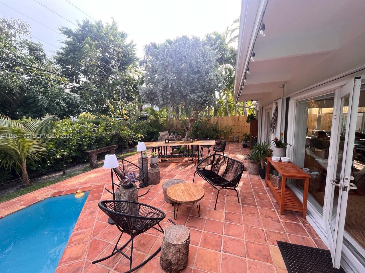 240 Greenwood Dr #240 Key Biscayne, FL 33149