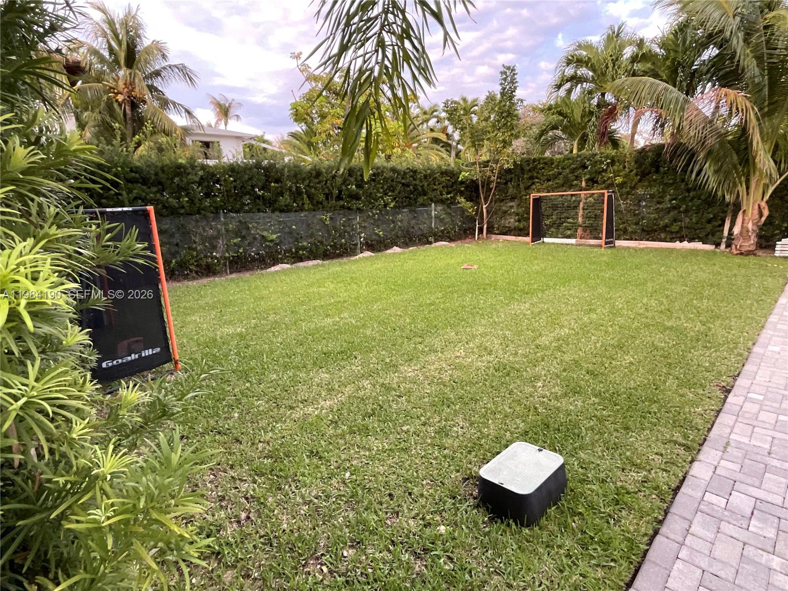 240 Greenwood Dr #240 Key Biscayne, FL 33149