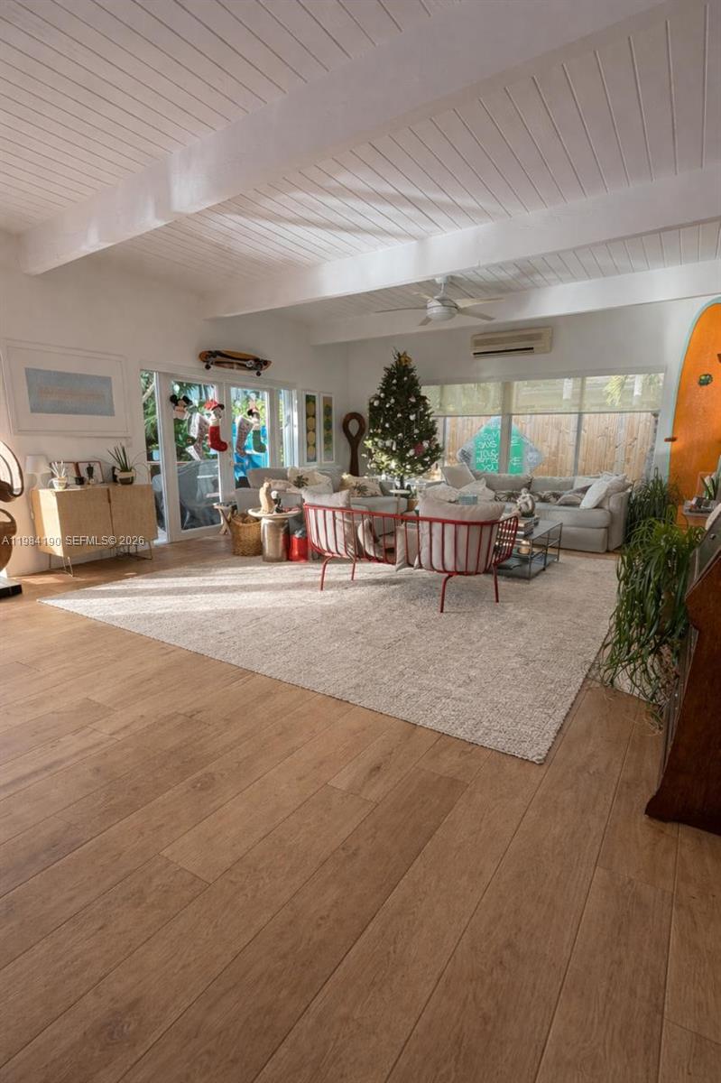 240 Greenwood Dr #240 Key Biscayne, FL 33149