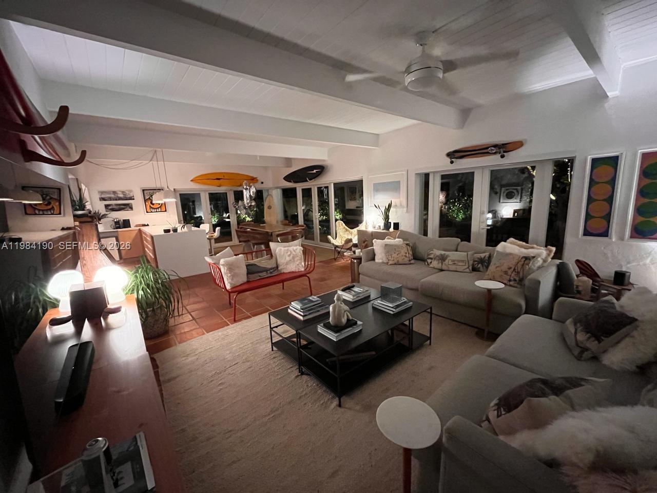 240 Greenwood Dr #240 Key Biscayne, FL 33149