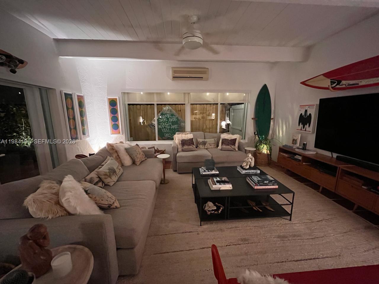 240 Greenwood Dr #240 Key Biscayne, FL 33149