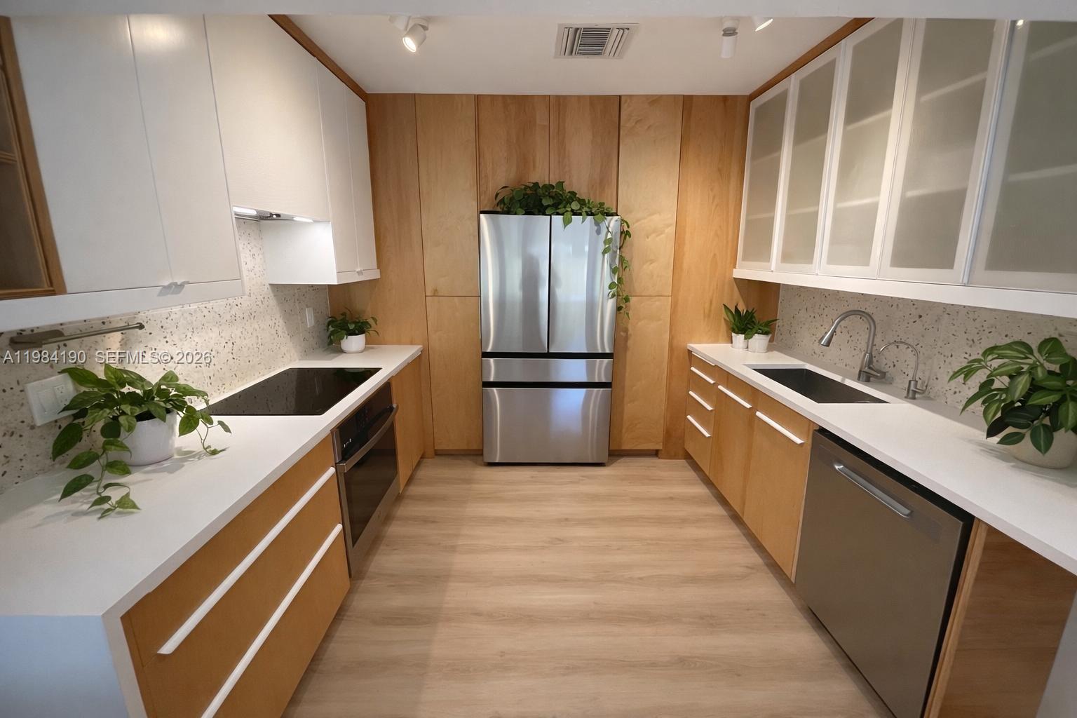 240 Greenwood Dr #240 Key Biscayne, FL 33149