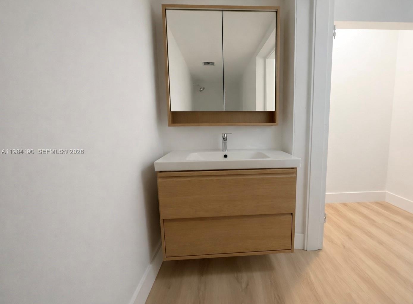 240 Greenwood Dr #240 Key Biscayne, FL 33149