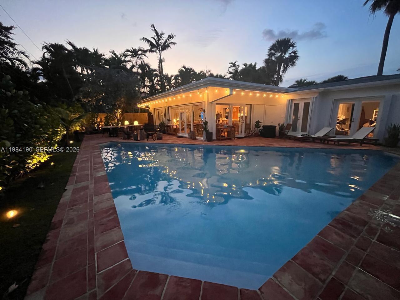 240 Greenwood Dr #240 Key Biscayne, FL 33149