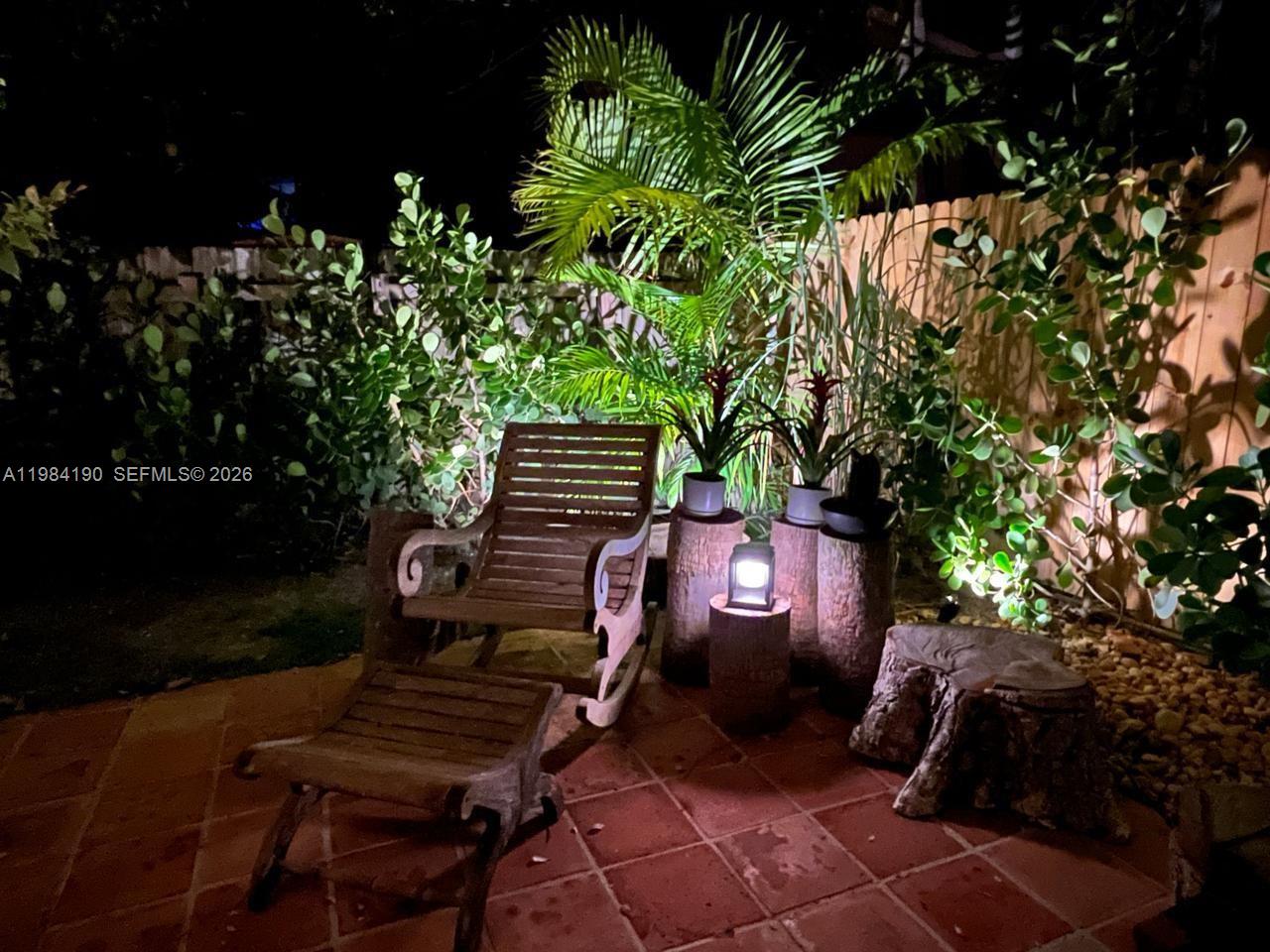 240 Greenwood Dr #240 Key Biscayne, FL 33149