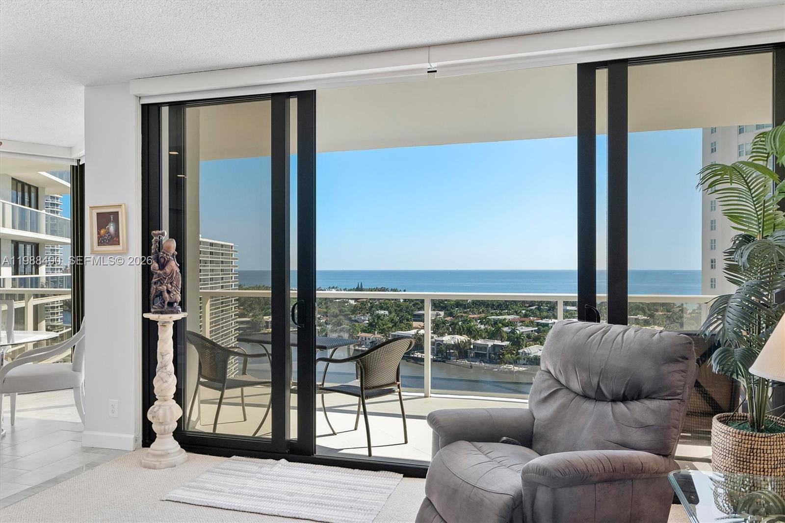 image Hamptons West23