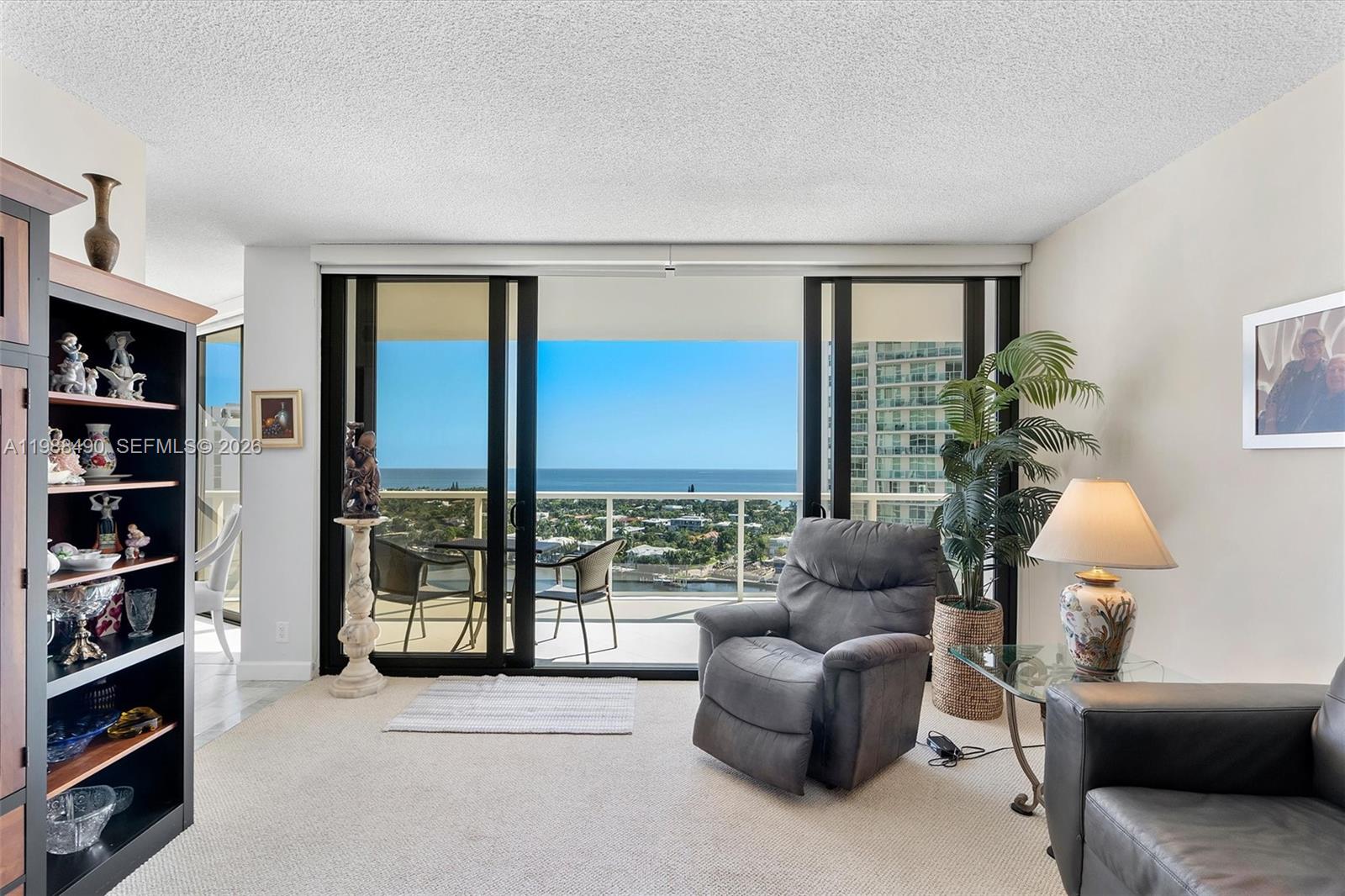 image Hamptons West25