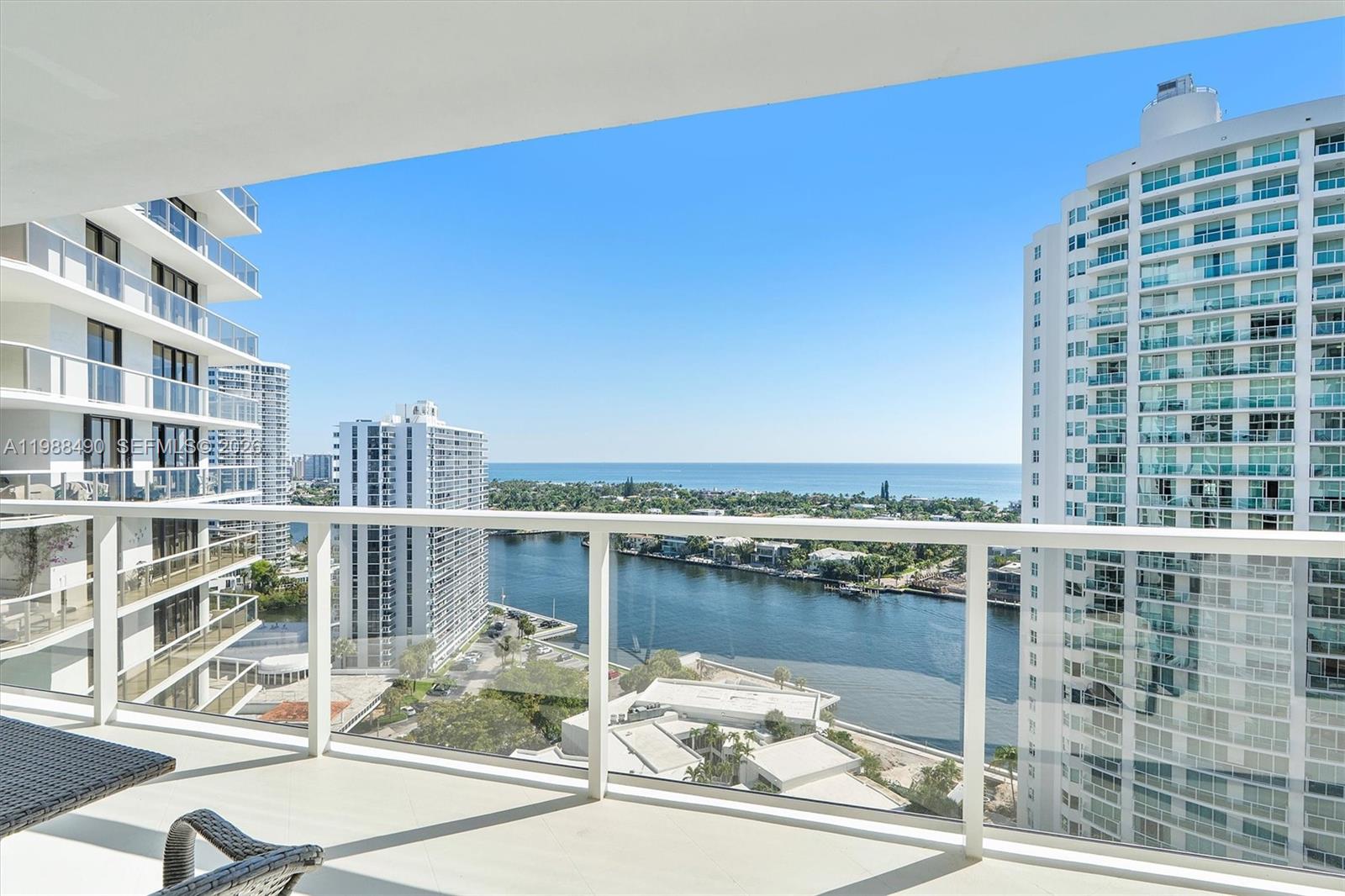 image Hamptons West2