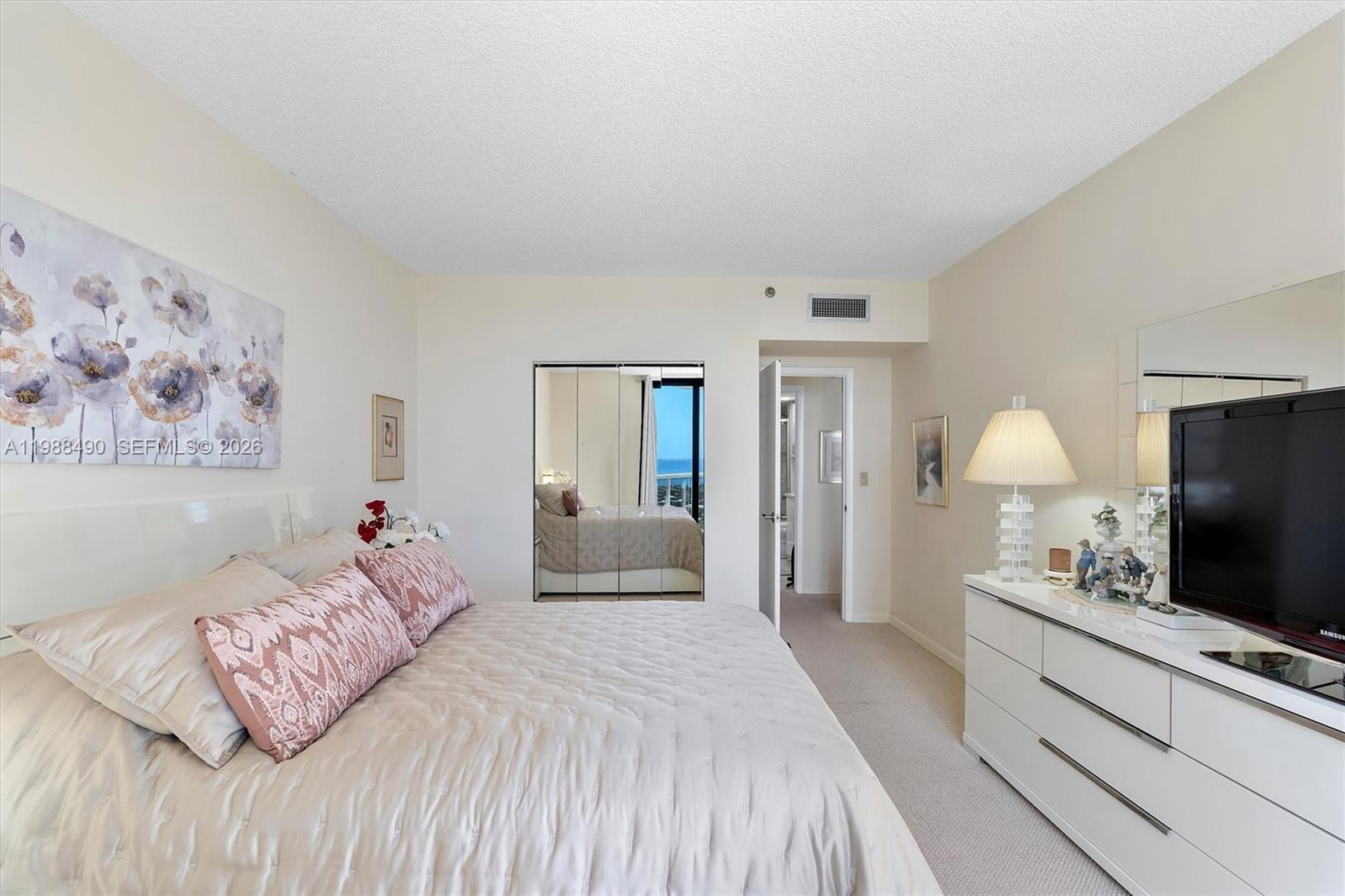 image Hamptons West30